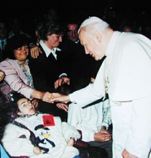 Paola durante la visita del Papa a Como nel 1996.