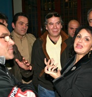 Margherita Coletta insieme ad alcuni detenuti.