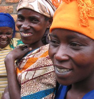 Alcune donne seguite da Avsi in Rwanda (©Ponzone).