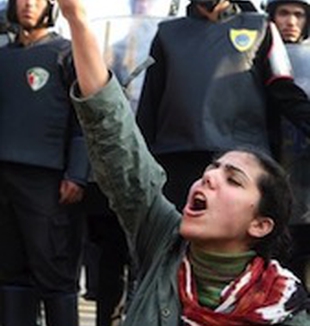 Una giovane manifestante.