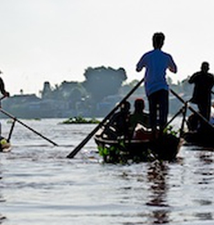 Imbarcazioni sul fiume Mekong.