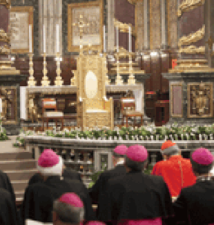 Il Papa durante la recita del Rosario.