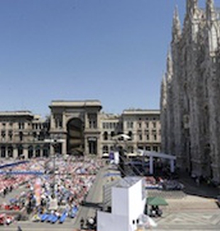 Piazza Duomo gremita per la beatificazione.