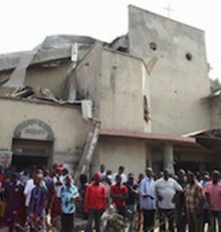 Una chiesa colpita vicino ad Abuja.