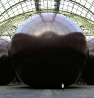 <em>Leviathan</em>, Grand Palais di Parigi, 2011.