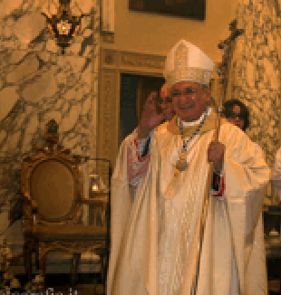 L'arcivescovo di Taranto Filippo Santoro. 