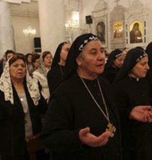 Donne in preghiera in una Chiesa siriana.