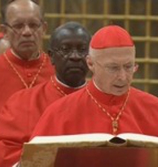 Il cardinale Bagnasco all'apertura del Conclave.
