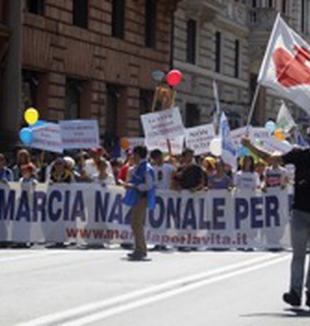 La "Marcia per la vita" a Roma il 12 maggio.