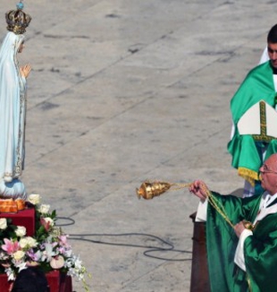 Papa Francesco e la Madonna di Fatima.