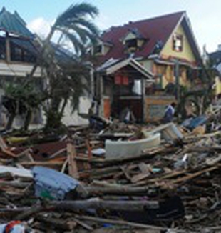 Devastazione del ciclone Haiyan.