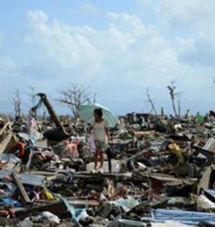 Filippine, la devastazione dopo il tifone Hayan.