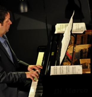 Il pianista Marcelo Cesena.