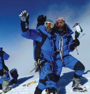 Michele Cucchi e compagni sulla cima del K2.
