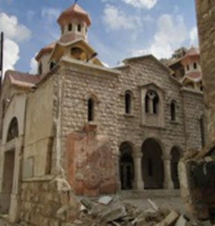 Un chiesa bombardata ad Aleppo.