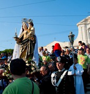 La Madonna di Bonaria in processione.