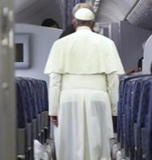 Papa Francesco sul volo di ritorno dal viaggio negli Usa.