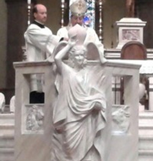 L'ambone del Duomo di Firenze<br> e l'arcivescovo Betori.