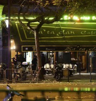 Il Café Bataclan dopo gli attentati.