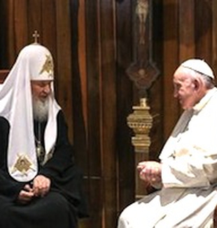 L'incontro tra papa Francesco e il patriarca Kirill.