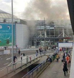 L'aeroporto di Bruxelles dopo le esplosioni.