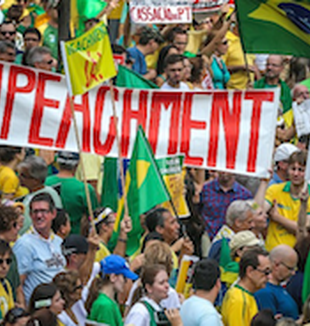 Le manifestazioni dei brasiliani in piazza.