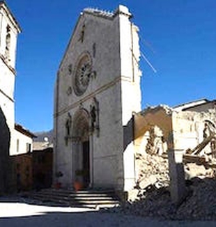 Norcia, la Basilica di San Benedetto dopo il sisma. 