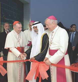 Il cardinale Pietro Parolin e monsignor Paul Hinder inaugurano la chiesa di Saint Paul