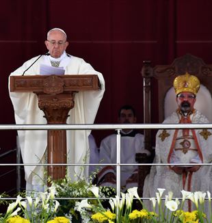 Papa Francesco durante la Messa al Cairo.