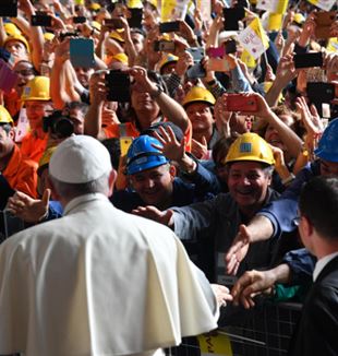 Il Papa all'Ilva di Genova
