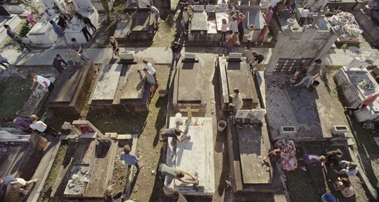 ''The Guardians'', un fotogramma del video sul cimitero di Scutari