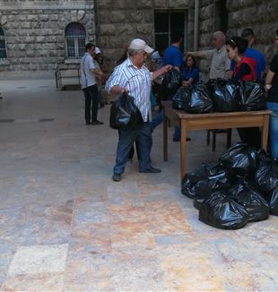 La distribuzione dei pacchi alimentari ad Aleppo