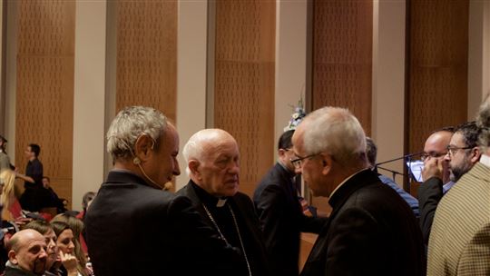 Da sinistra: don Julián Carrón, il cardinale Ricardo Ezzati Andrello e il nunzio Ivo Scapolo