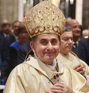 Il nuovo Arcivescovo di Milano, monsignor Mario Delpini, al suo ingresso in Diocesi.