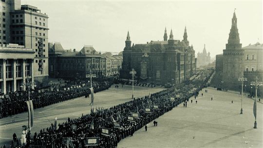 Parata militare a Mosca nel 1955 per l'anniversario della Rivoluzione