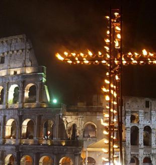 La Via Crucis al Colosseo