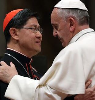 Il cardinale Tagle con il Papa