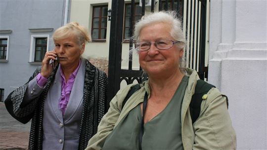 A destra, Valentina Kuznetsov, biblista moscovita, traduttrice della Bibbia in russo contemporaneo