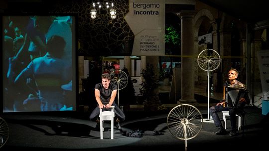 Lo spettacolo teatrale ''Gimondi, una vita a pedali'', con Matteo Bonanni