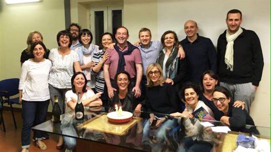 Gli amici volontari del Banco di solidarietà di Perugia, lo scorso anno, a dieci anni dall'apertura.