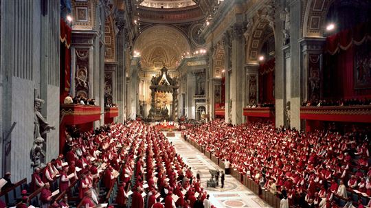 Una sessione del Concilio Vaticano II nella Basilica di San Pietro
