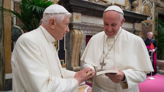 Benedetto XVI, papa emerito, e Francesco