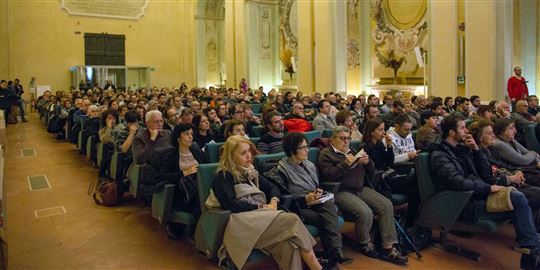 Il pubblico all'auditorium San Rocco di Carpi (Modena)