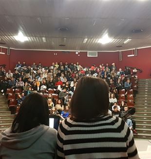 Un'assemblea sul Donacibo in una scuola di Seregno (Milano)