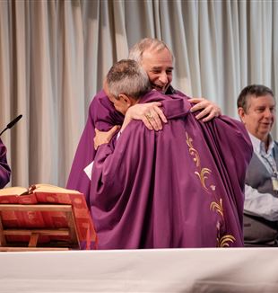 Il cardinale Zuppi e don Carrón agli Esercizi spirituali della Fraternità di CL nel 2019