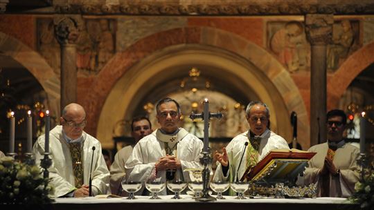 Da sinistra: monsignor Camisasca, monsignor Castellucci e don Carrón (Foto: Carlo Zoppelli)