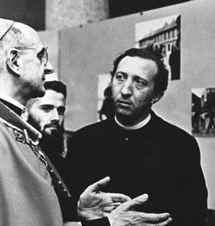 Don Luigi Giussani con l'allora cardinale Montini