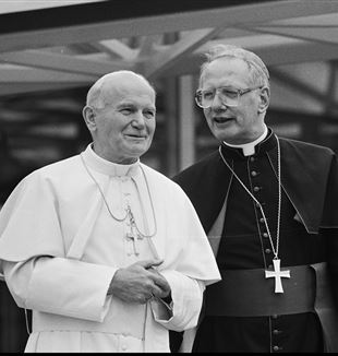 Adrianus Simonis con Giovanni Paolo II nel 1985