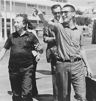 Da sinistra don Giussani, don Francesco Ricci e don Pigi Bernareggi. San Paolo del Brasile, 1974 (©Fraternità di CL)