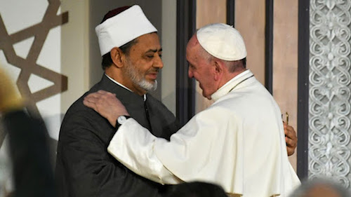 L'incontro tra Papa Francesco e il Grande Imam di al-Azhar nel febbraio 2019